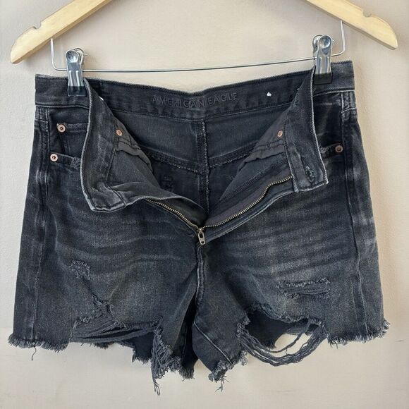 American Eagle Women’s 90s Boyfriend Shorts Black Distressed Denim Size 8 - Picture 4 of 5